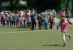 Laufende Kinder beim Sportfest